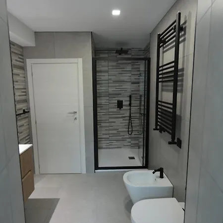 L'infinito Sotto La Torre 雷卡纳蒂